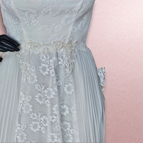 Vintage Floral Lace Long Sleeve Wedding Gown - Picture 6 of 16